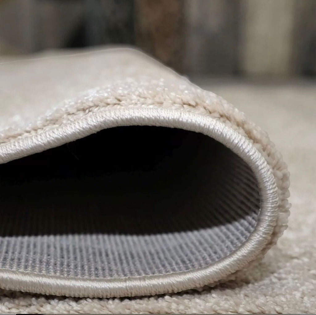 CarpetlyHome egyszínű bézs modern szőnyeg, 100% polipropilén, 12 mm szálhossz, padlófűtéshez is alkalmas