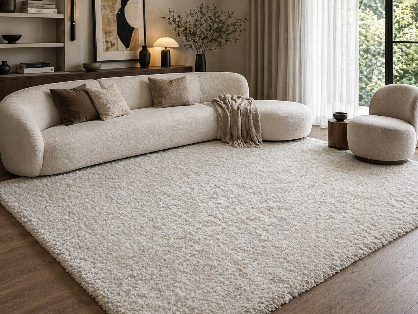 CarpetlyHome Belinda Soft egyszínű fehér shaggy szőnyeg, 100% polipropilén, 25 mm szálhossz, anti-allergén, padlófűtéshez is alkalmas.