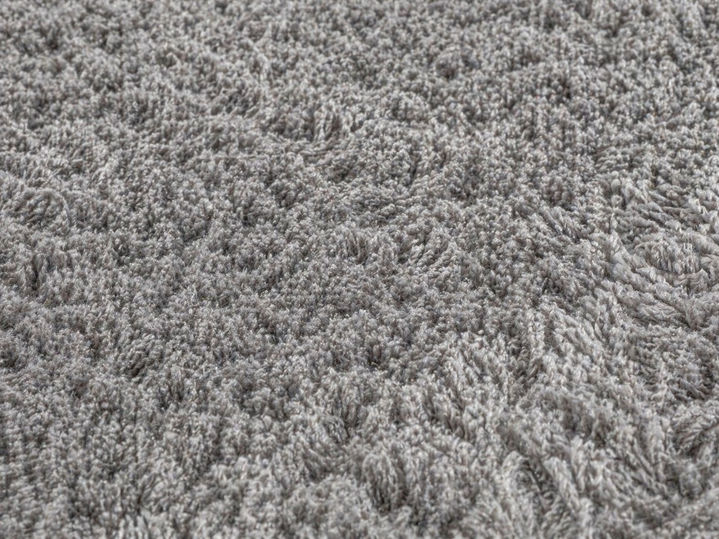 CarpetlyHome Belinda Soft sötétszürke shaggy szőnyeg, 100% polipropilén, 25 mm szálhossz.