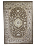 CarpetlyHome bézs színű, klasszikus mintás, 100% polipropilén szőnyeg, 12 mm szálhossz.