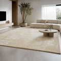 CarpetlyHome bézs színű, extra puha szőrme hatású szőnyeg modern nappaliban, 30 mm-es szálhosszúsággal.
