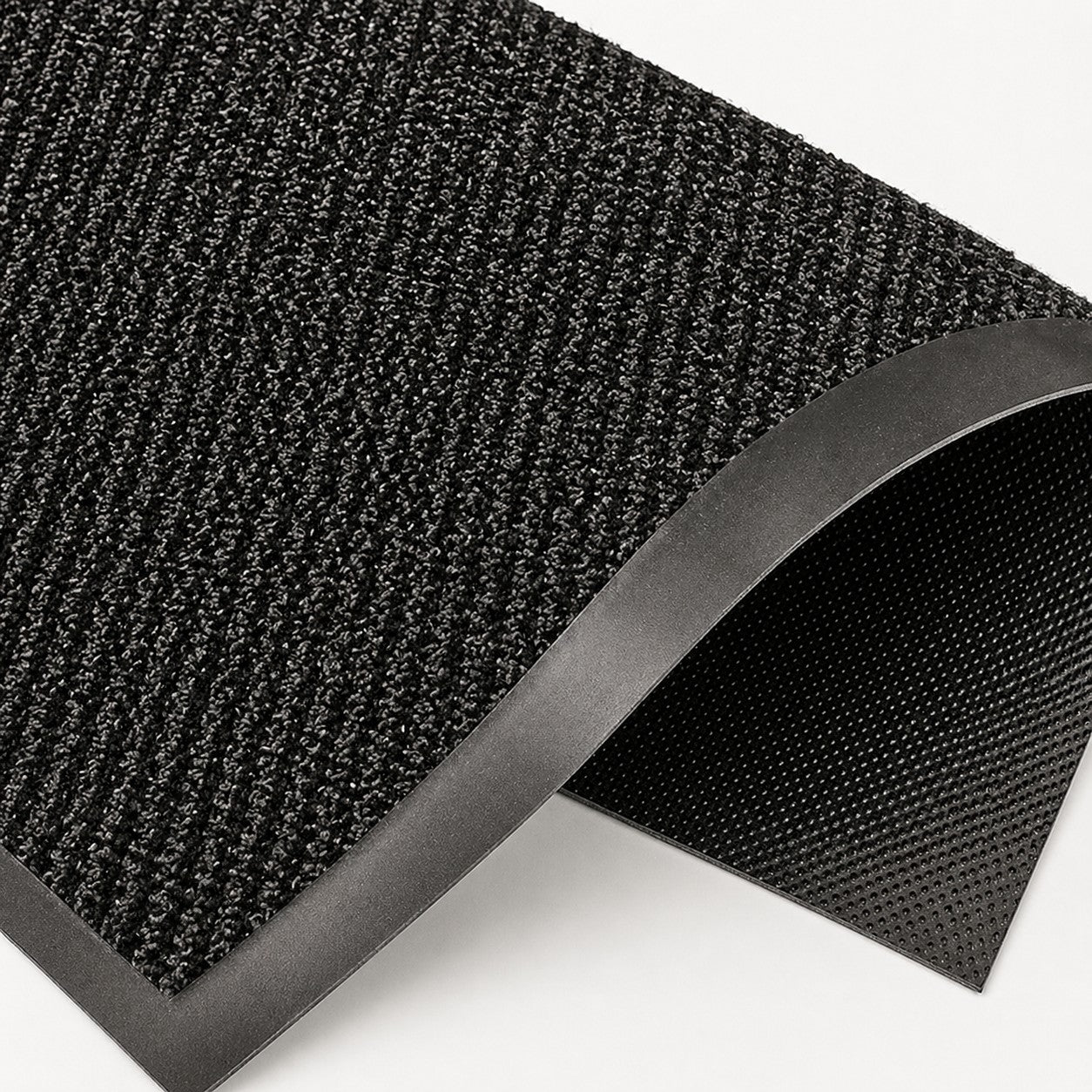 CarpetlyHome fekete polipropilén szennyfogó szőnyeg, strapabíró, UV-álló, víztaszító, 8mm szálhossz.