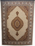 CarpetlyHome klasszikus barna mintás szőnyeg, 100% polipropilén, 12mm szálhossz, ideális nappaliba, hálószobába.