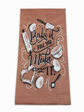 CarpetlyHome terrakotta színű konyhai szőnyeg "Bake it till you Make it." felirattal, sütési motívumokkal, poliészterből.