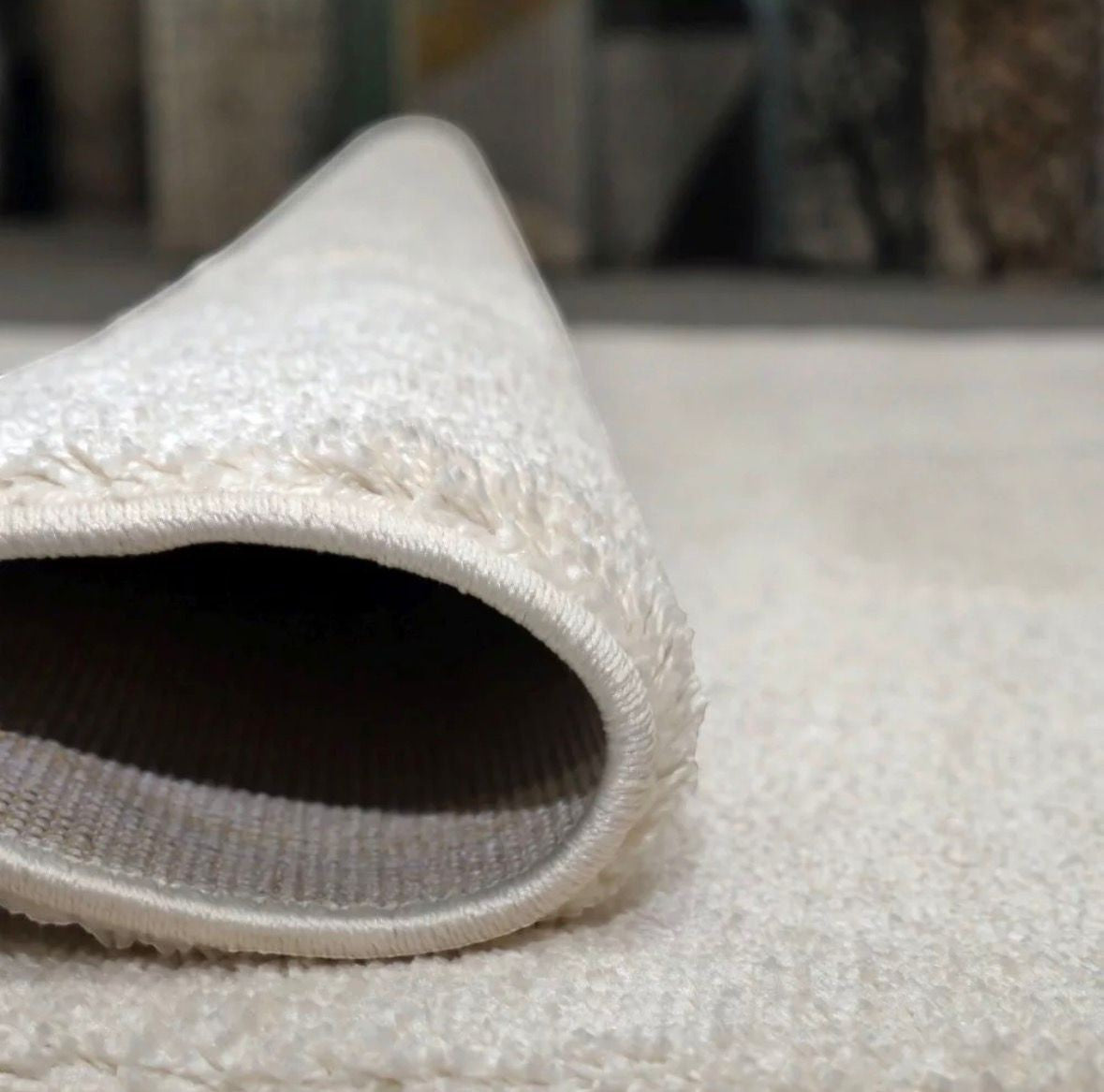 CarpetlyHome krémszínű, egyszínű, modern, polipropilén szőnyeg, 12 mm szálhosszúsággal