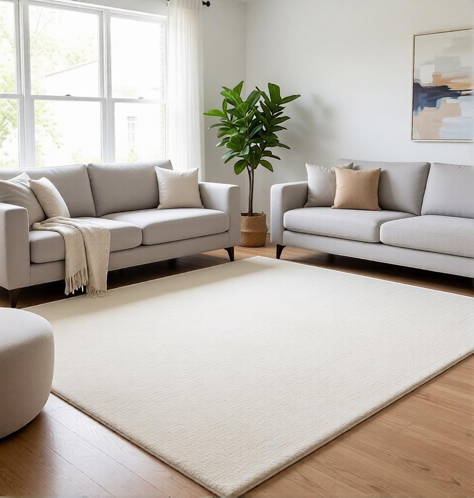 CarpetlyHome krémszínű, plüss, egyszínű szőnyeg, 12 mm szálhosszúsággal, ideális nappaliba és hálószobába.