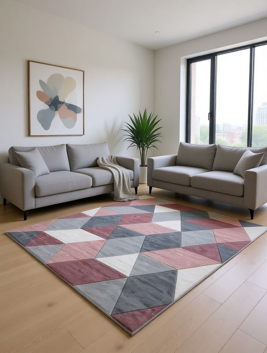 CarpetlyHome púder-szürke, rózsaszín és törtfehér színű, geometriai mintás modern szőnyeg, 12 mm szálhossz.
