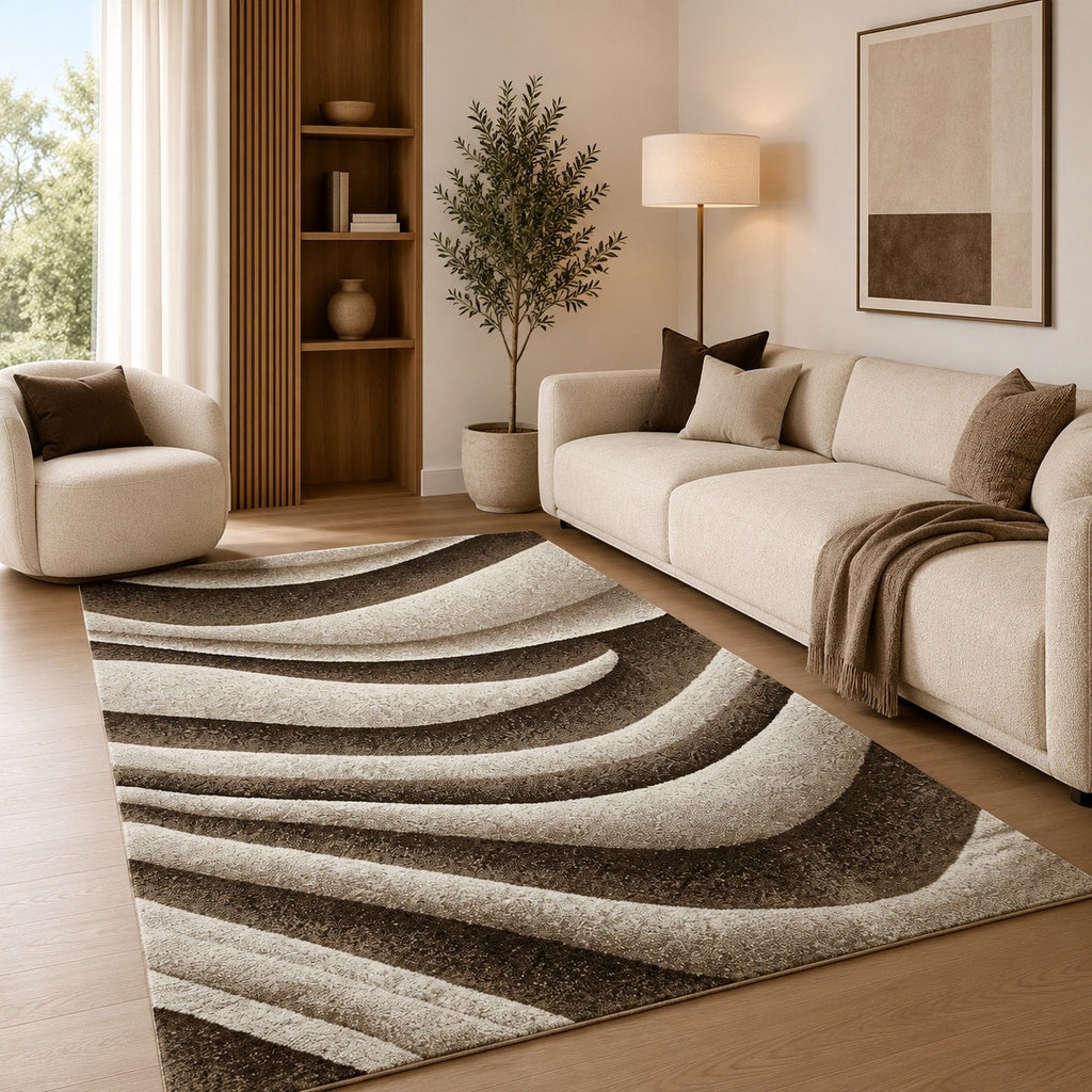 CarpetlyHome Nora modern szőnyeg bézs és barna hullámos mintával, puha polipropilén szálakkal nappaliban elhelyezve.