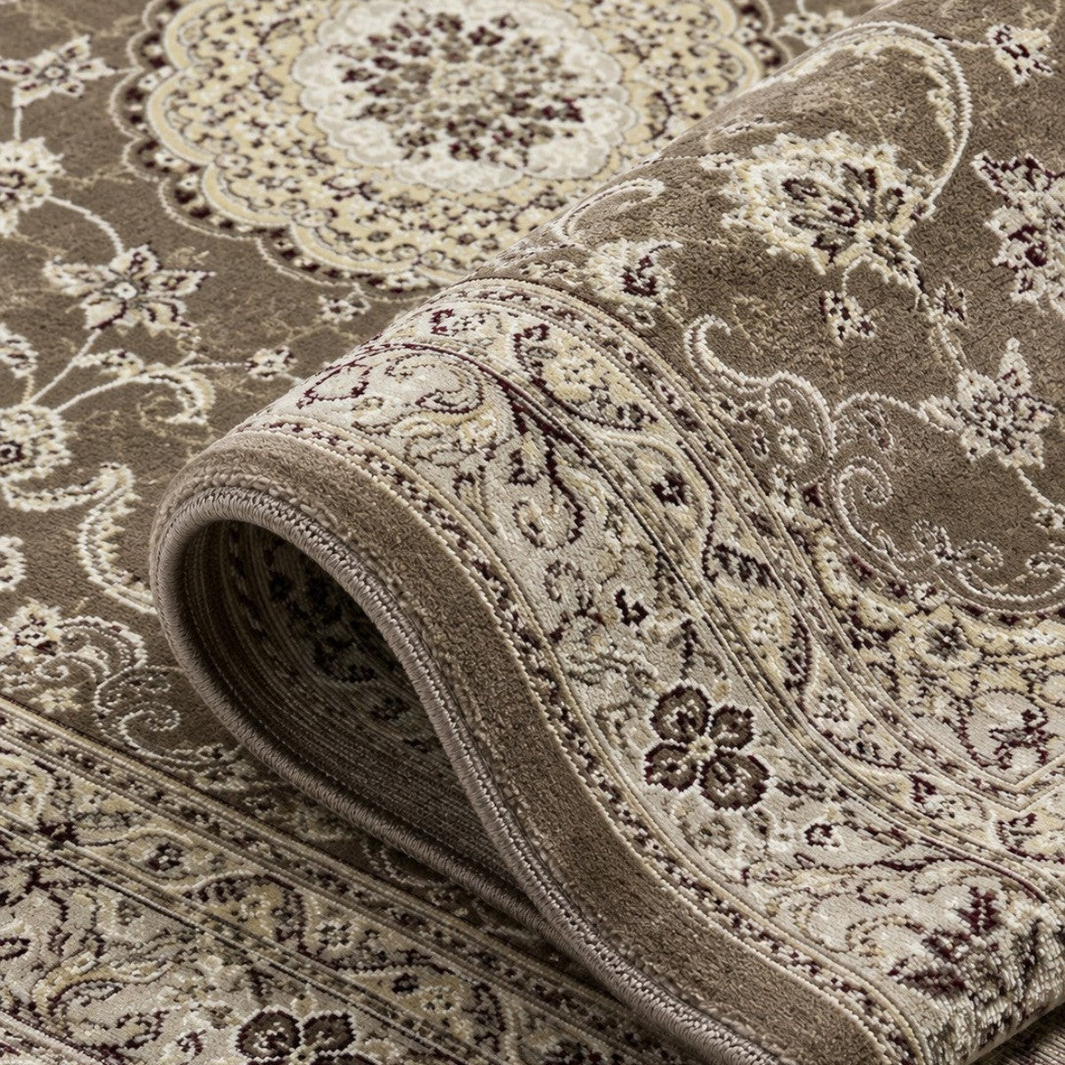CarpetlyHome Ottoman bézs színű, klasszikus mintás, 12 mm szálhosszúságú polipropilén szőnyeg juta hátoldallal.