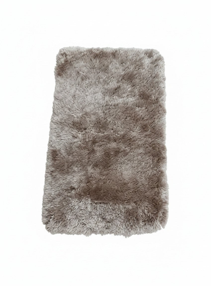 CarpetlyHome Scott Barna 50x80cm-es, 100% polipropilén, hosszú szálú, csúszásgátló gumis fürdőszoba szőnyeg