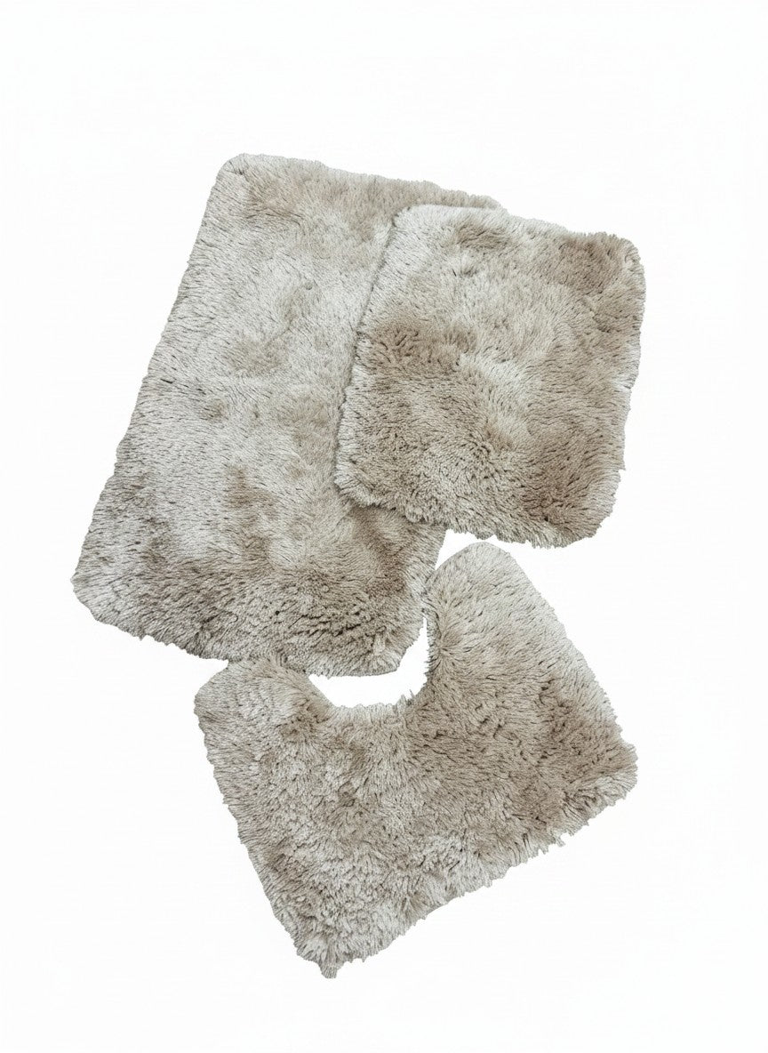 CarpetlyHome Scott bézs színű, 3 részes, puha polipropilén fürdőszobai szőnyegkészlet csúszásgátló gumis hátoldallal.