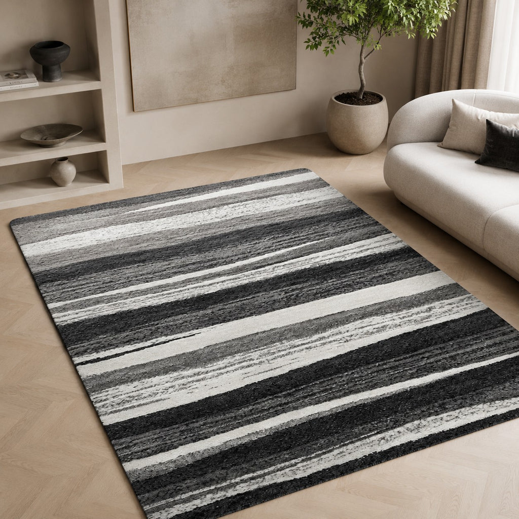 CarpetlyHome szürke és fehér csíkos mintás, 100% polipropilén szőnyeg, 10 mm szálhossz.