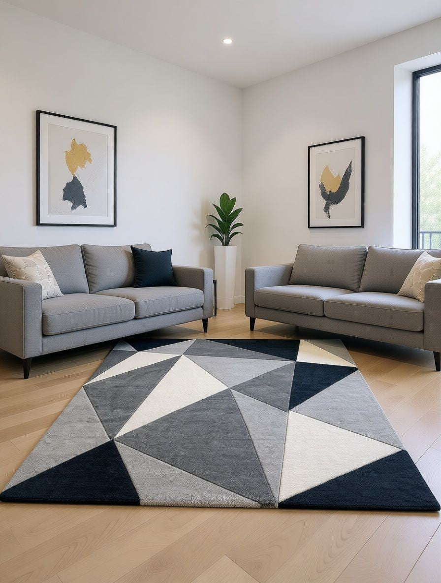 CarpetlyHome szürke, fehér és sötétkék geometrikus mintás modern szőnyeg, 100% polipropilén, 12 mm szálhossz.