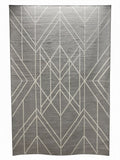 CarpetlyHome szürke, geometrikus mintás, 100% polipropilén szőnyeg, 12 mm szálhosszúsággal, padlófűtéshez is alkalmas.