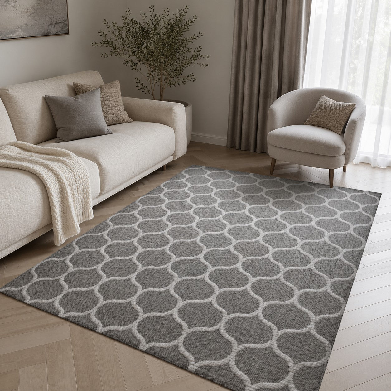 CarpetlyHome szürke, geometrikus mintás modern szőnyeg nappaliban, 100% polipropilén anyagból, elegáns stílusban.