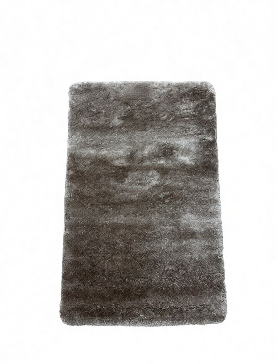 CarpetlyHome szürke, plüss, shaggy fürdőszőnyeg, 30 mm szálhosszúsággal, csúszásgátló hátoldallal.