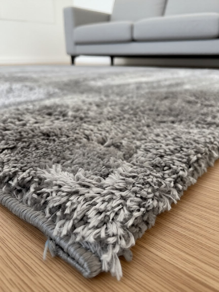 CarpetlyHome szürke shaggy szőnyeg, puha polipropilén szálakkal, modern nappaliba vagy hálószobába