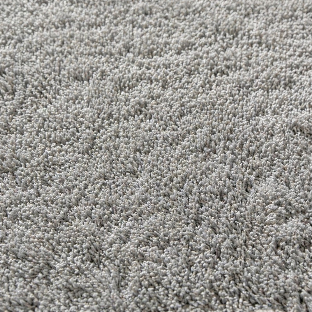 CarpetlyHome Belinda világosszürke, 25 mm szálhosszúságú, puha polipropilén shaggy szőnyeg közelkép